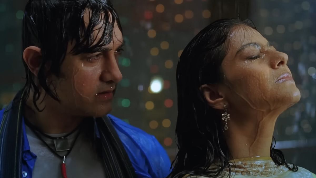 Dekho Naa from Fanaa  perfectly encapsulates the beauty and romance of the monsoon season. 