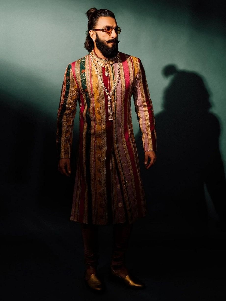 Ranveer took to social media and shared the look, he explained it well in the caption with two emojis.