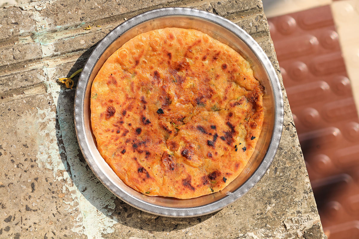 Amritsari Kulcha: This is a crisp  fluffy bread which is served with boiled and mashed potatoes and spices.