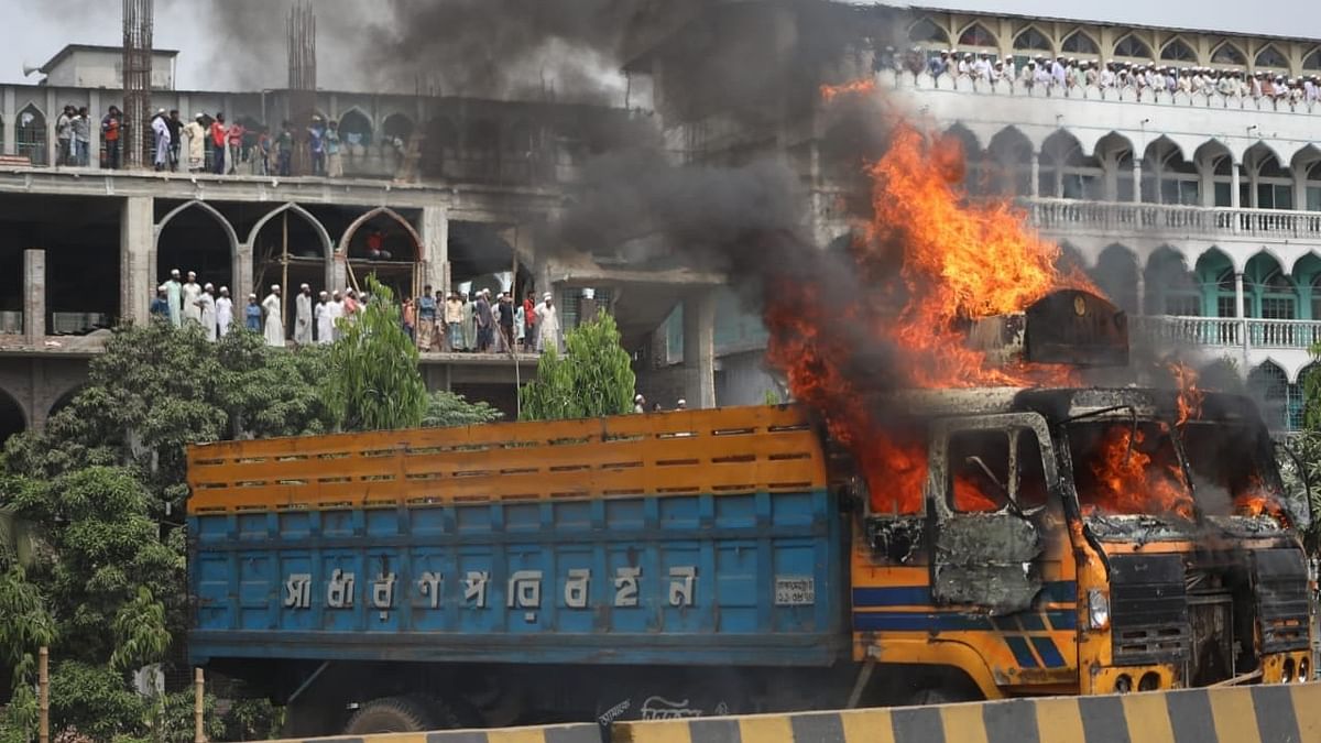 Protesters have set fire to several government buildings during a day of deadly nationwide clashes between students and riot officers.