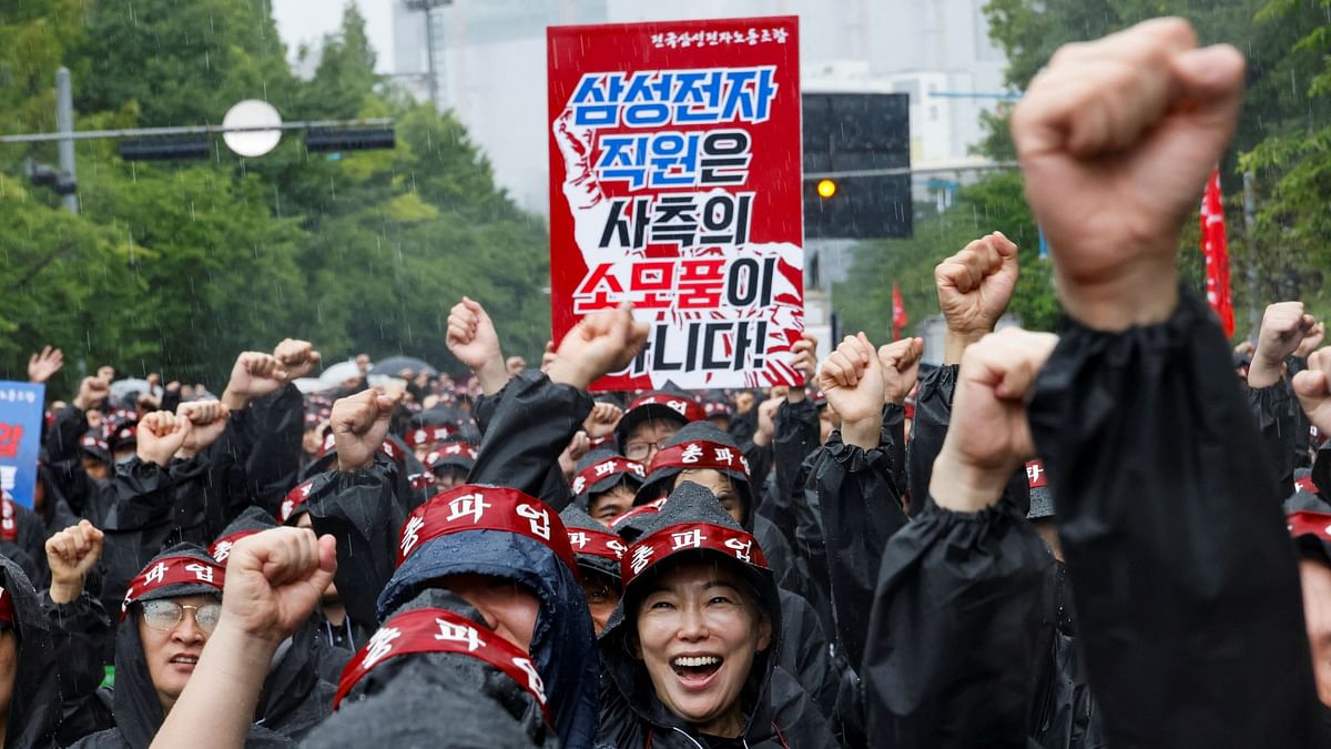 Workers of Samsung Electronics kicked off a three-day strike demanding better pay.