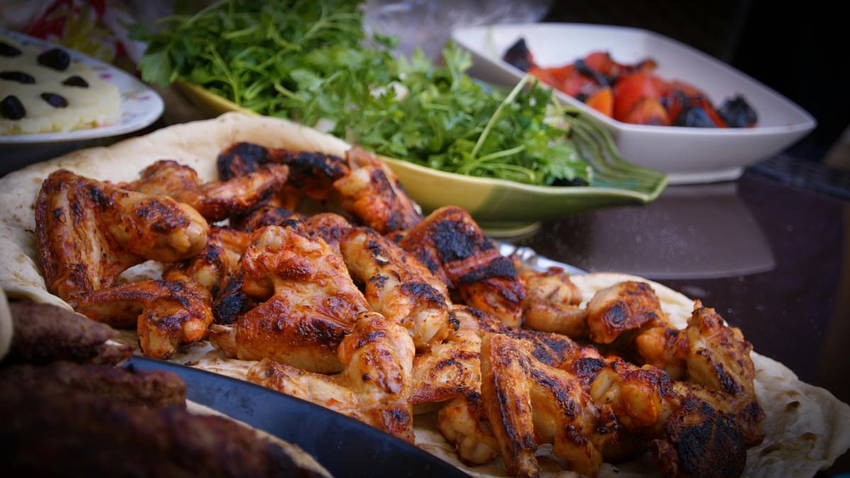 Tandoori Chicken: Chicken is marinated in yogurt and spices, then grilled in a tandoor for a smoky and charred flavour. The dish is known for its vibrant red colour and tender, juicy meat and ranks ninth.