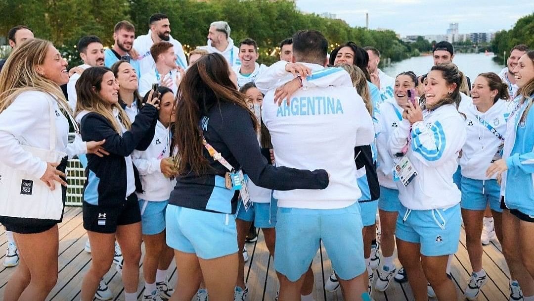 The surprise proposal took place at the Games Village, surrounded by the couple’s close friends and teammates.