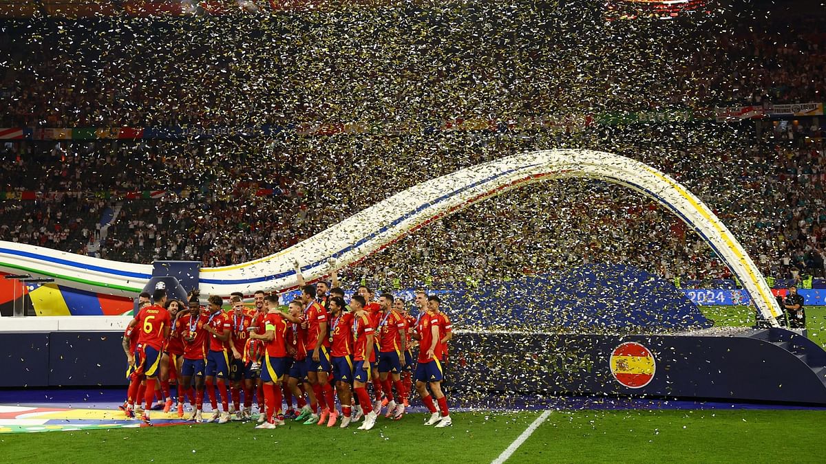 Spain's players celebrate with the trophy after winning the final match between Spain and England at the Euro 2024 soccer tournament in Berlin, Germany.