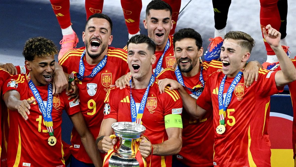 Spain's Alvaro Morata celebrates the victory with his teammates.