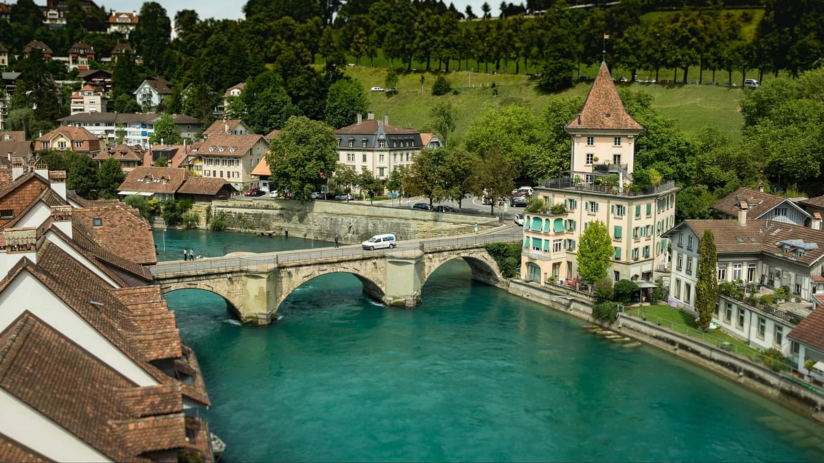 瑞士首都是另一个生活成本高昂的城市，以其美丽的风景和高昂的生活成本而闻名，该城市在榜单上排名第六。