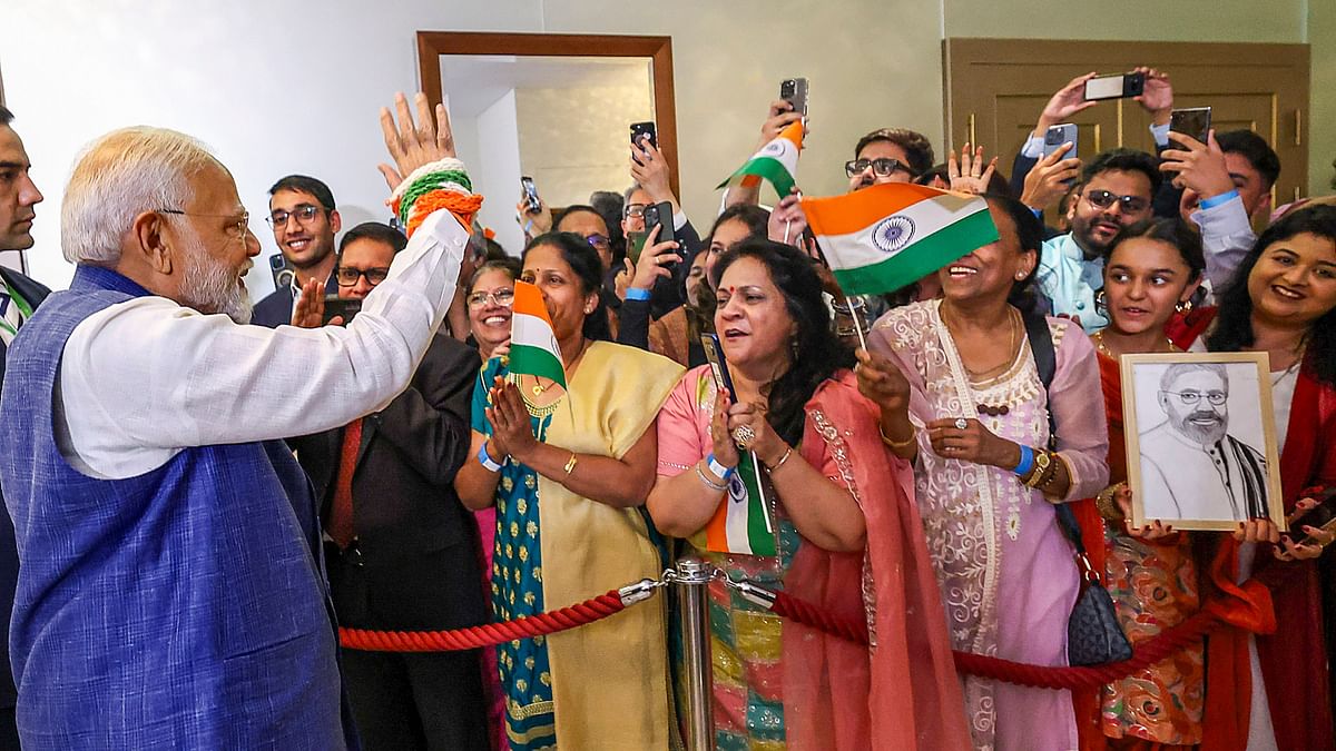 Prime Minister Narendra Modi being welcomed by the Indian diaspora in Vienna.