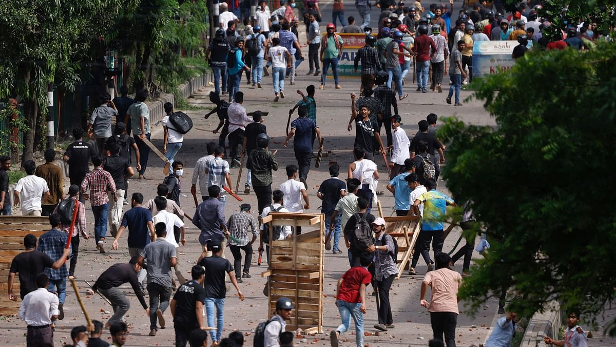 The demonstration escalated when pro-Awami League supporters intervened, entering the campus and violently attacked the students.