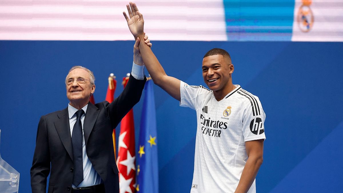  Florentino Perez (left) and Kylian Mbappe.