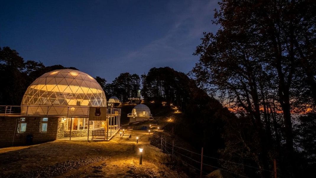 Big Dipper, Himachal Pradesh: This dome-shaped, transparent glamping site offers a stunning night view of the stars and the Milky Way and is named after the starry constellation known as the 'Saptarishi' or Big Dipper. Set amidst nature, this property provides a serene and exhilarating escape, making it an ideal destination for both adventure and relaxation, particularly during the monsoon when the lush landscapes are in full bloom.