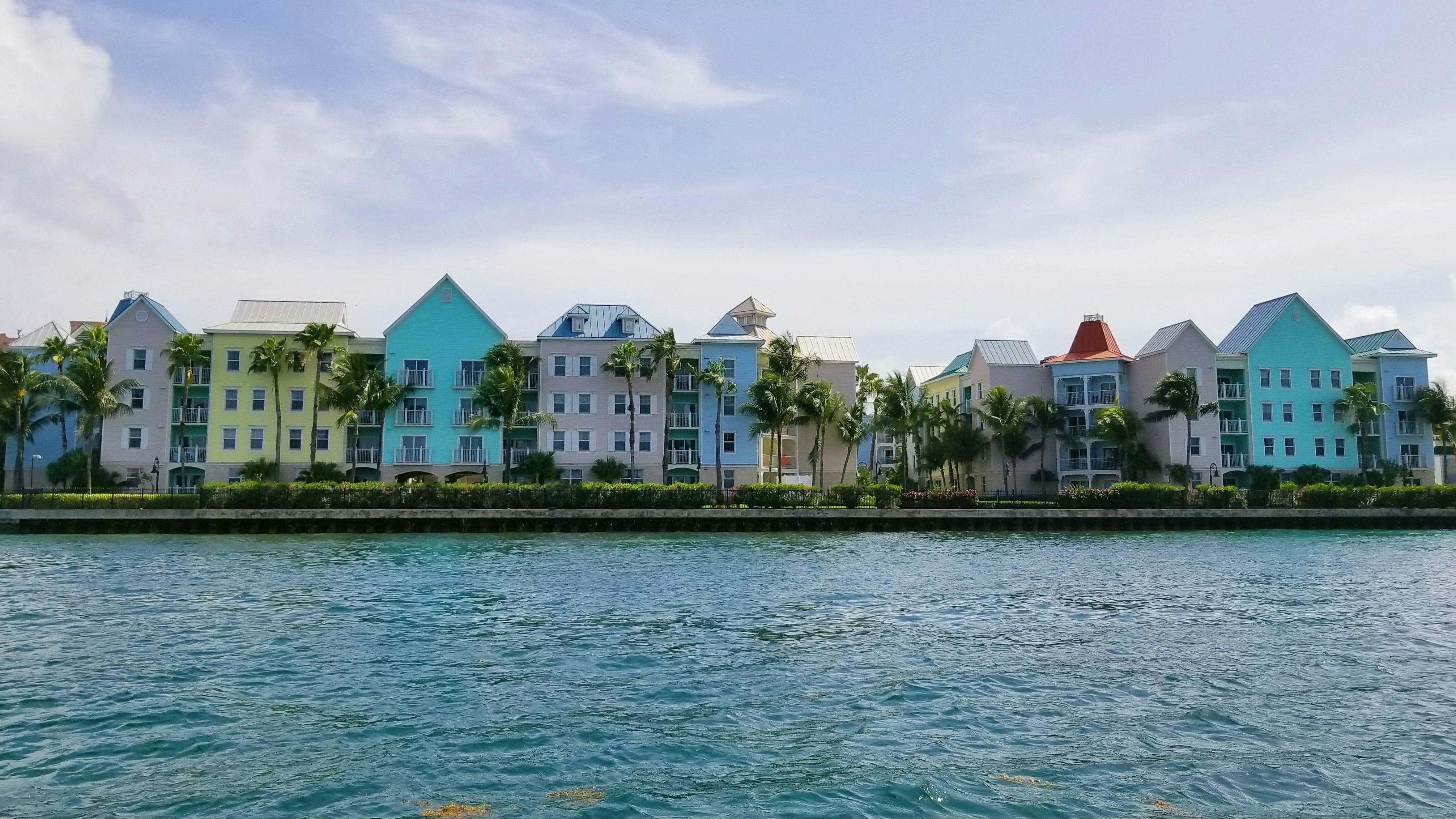 巴哈马群岛的拿骚以其奢华的生活方式和美丽的海滩而闻名，对外籍人士来说，这里的生活成本很高。该市在榜单上排名第九。