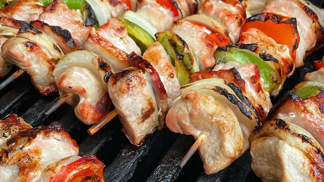 Rank 09| Shashlik (Russia) - This traditional dish originates from Russia and consists of skewered and grilled cubes, similar to shish kebab. 