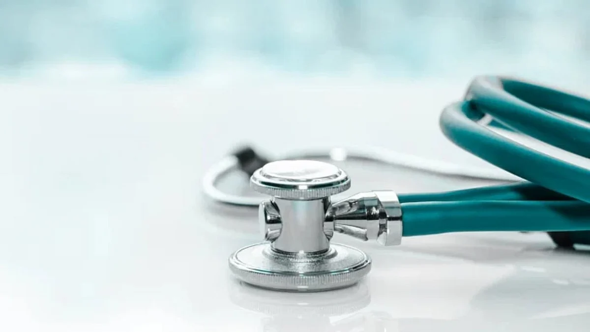 Doctor at Dwarka hospital abused by drunk patient over x-ray