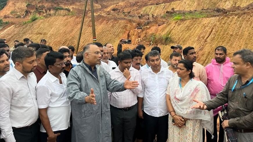 District-in-charge minister Dinesh Gundu Rao interacting with flood-affected residents.