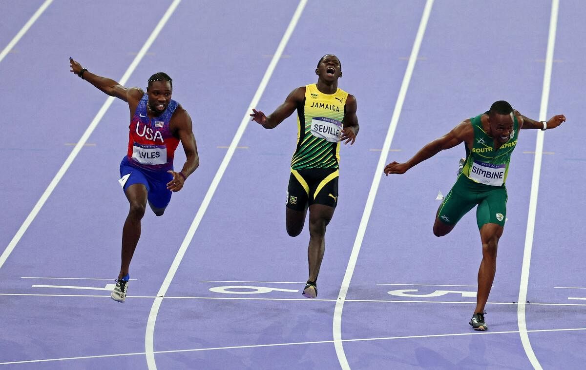 Paris 2024 Olympics - Athletics - Men's 100m Final - Stade de France, Saint-Denis, France - August 04, 2024. Noah Lyles of United States crosses the line to win gold.