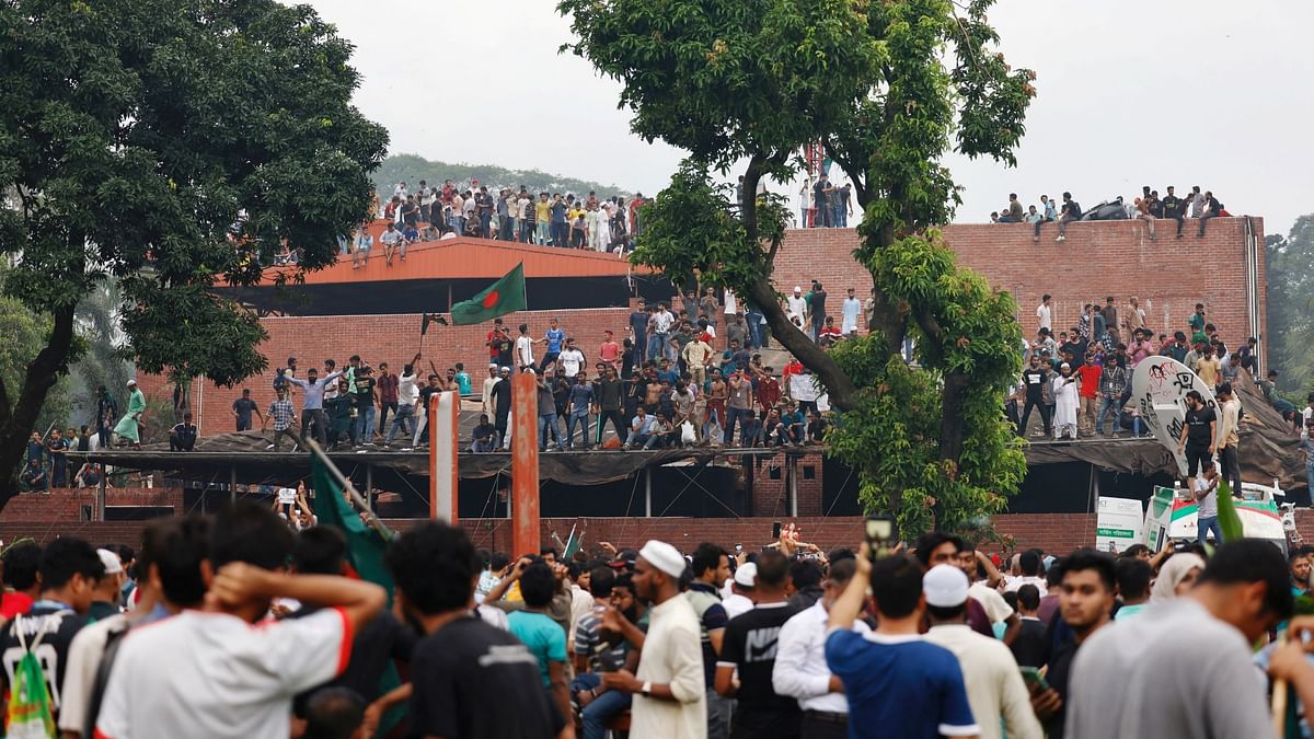 Thousands of people at the Ganabhaban, after resignation of the Sheikh Hasina in Dhaka, Bangladesh.