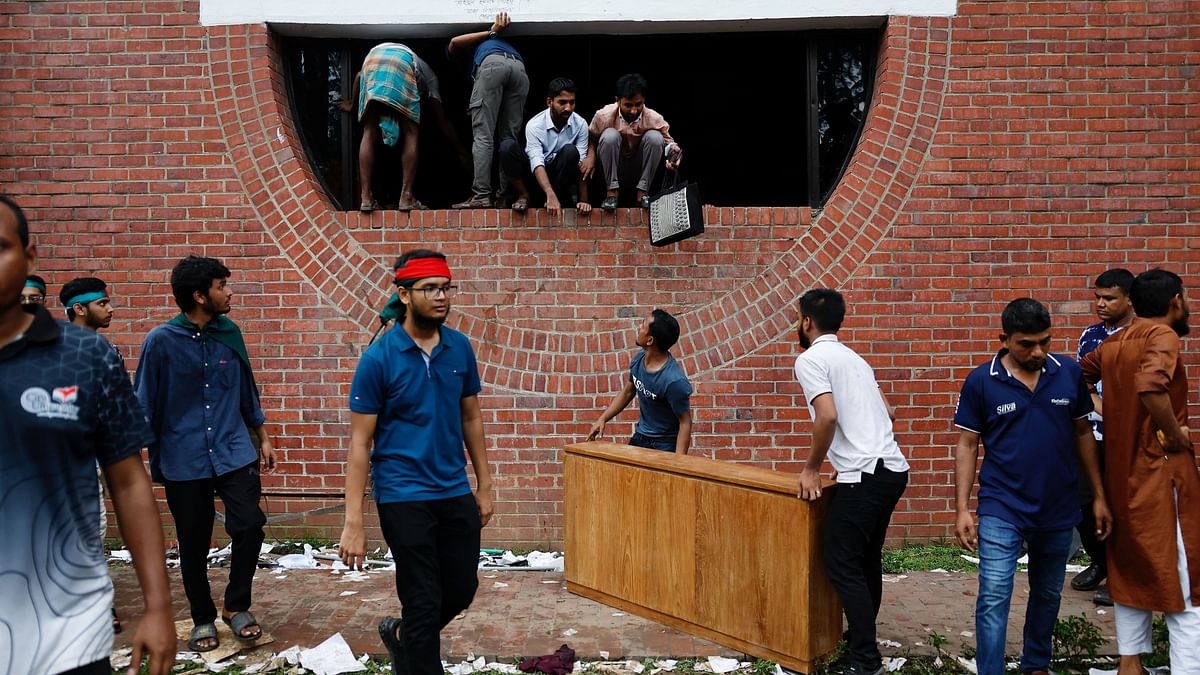 People taking away furniture and other items from the Ganabhaban after the resignation of Prime Minister Sheikh Hasina in Dhaka, Bangladesh.