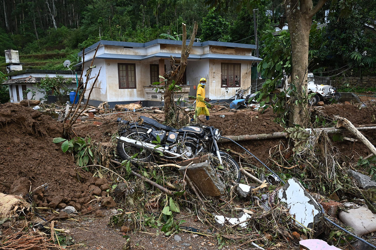 Emergency response personnel and volunteers at Chooralmala where the devastating landslide hit in Wayanad, on Saturday, August 03, 2024.