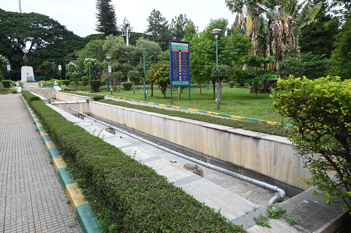 Situated near Anil Kumble Circle the open space is already well maintained. 