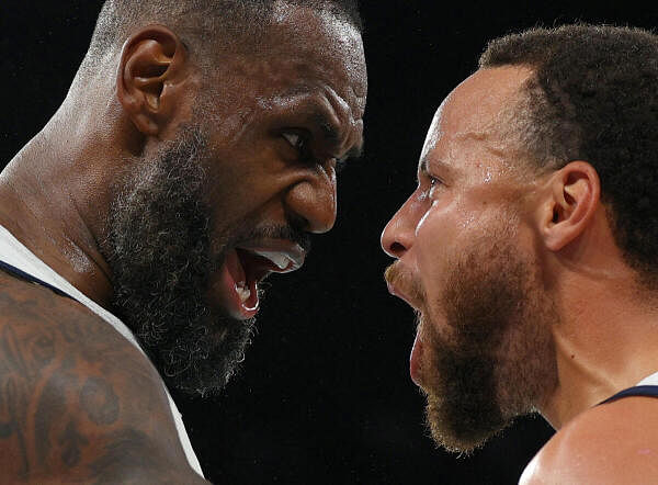 Basketball - Men's Semifinal - United States vs Serbia - Bercy Arena, Paris, France - August 08, 2024. Lebron James of United States and Stephen Curry of United States celebrate after the match.