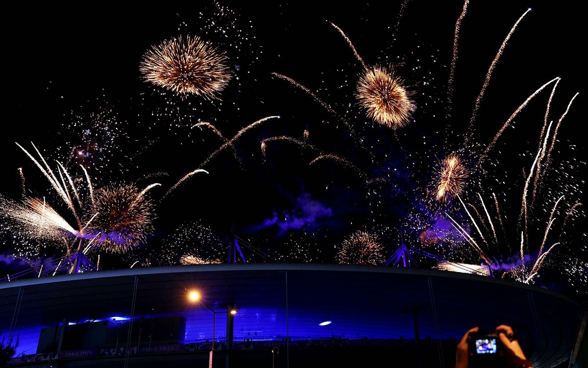 Paris 2024 Olympics - Ceremonies - Paris 2024 Closing Ceremony - Stade de France, Saint-Denis, France - August 12, 2024. General view of fireworks during the grand finale of the closing ceremony