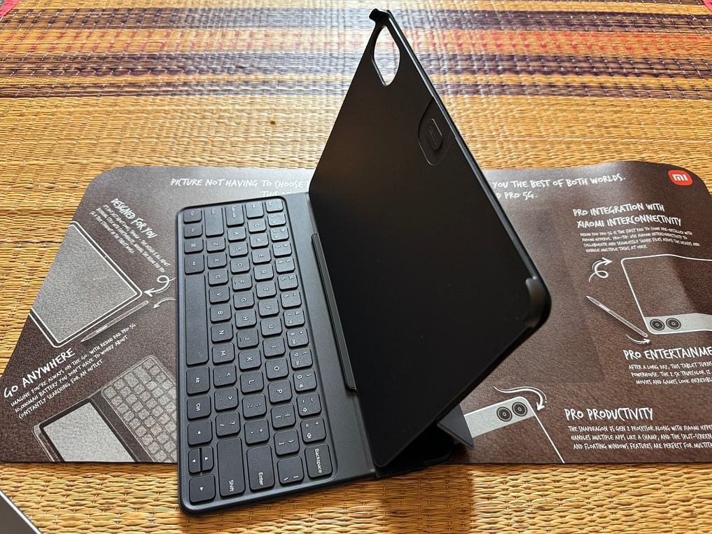 Redmi Pad Pro 5G's smart keyboard cover accessory.