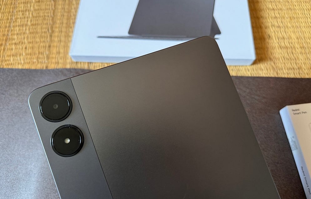 The Redmi Pad Pro 5G has an 8MP camera on the back.