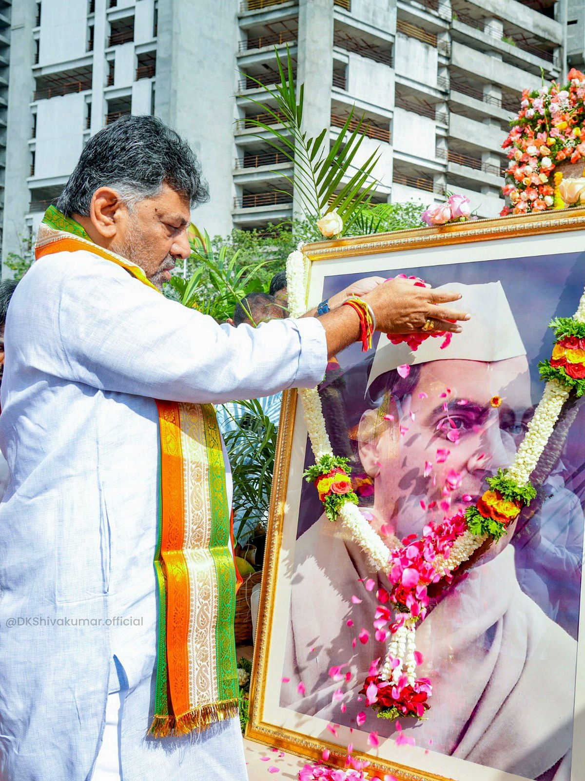 Karnataka Deputy Chief Minister DK Shivakumar pays tribute to the former Prime Minister Rajiv Gandhi on his birth anniversary, in Bengaluru.