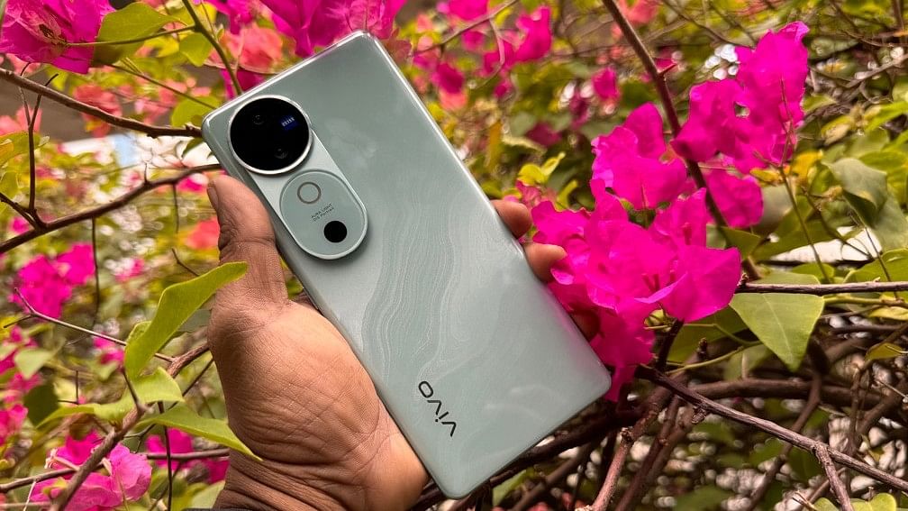 Vivo V40 Review: Sleek phone with impressive camera