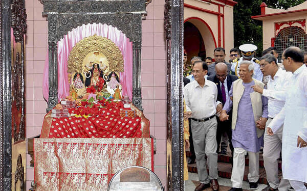 Bangladesh's Chief Adviser Muhammad Yunus with Hindu community members at the famous Dhakeshwari Temple in Dhaka, Tuesday, Aug. 13, 2024. 