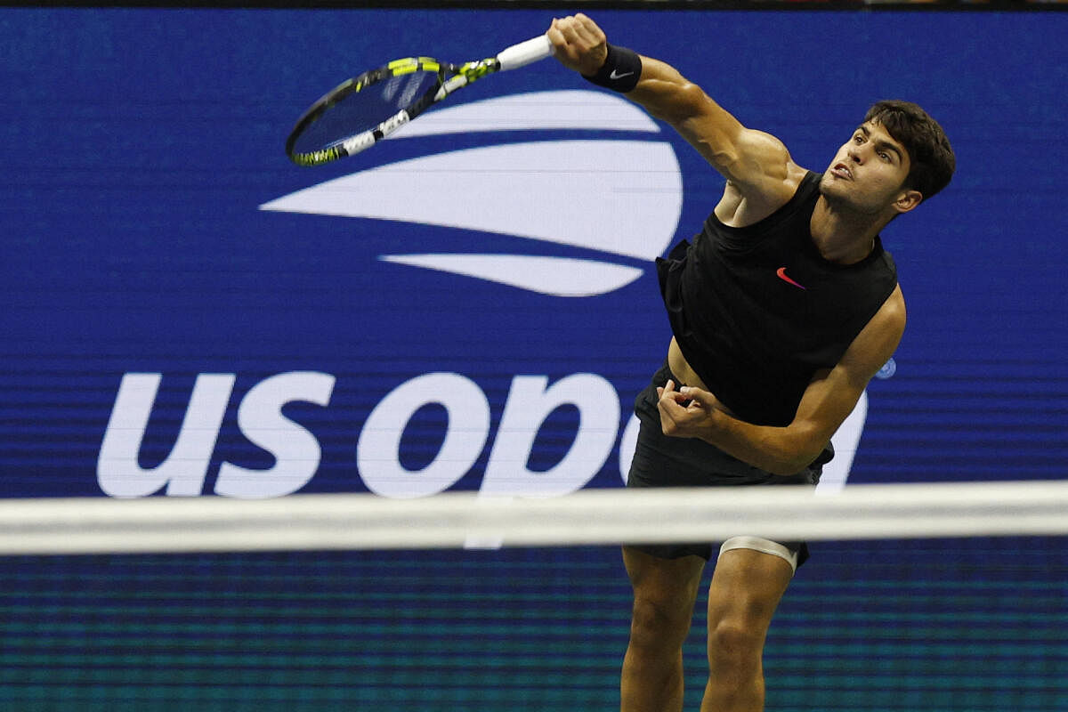 Carlos Alcaraz  serves against Botic van De Zandschlup.