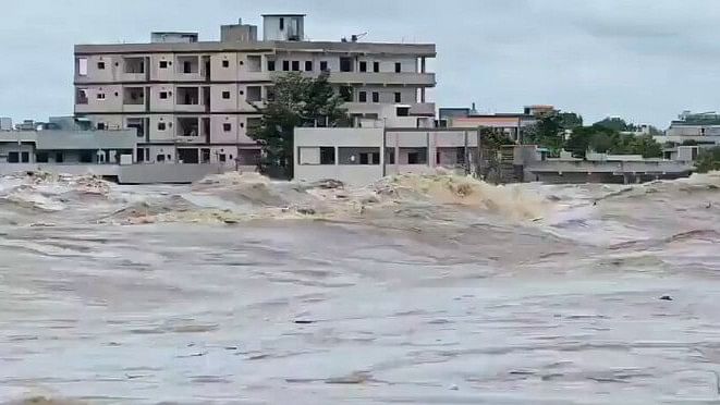 Heavy rains batter Andhra Pradesh and Telangana