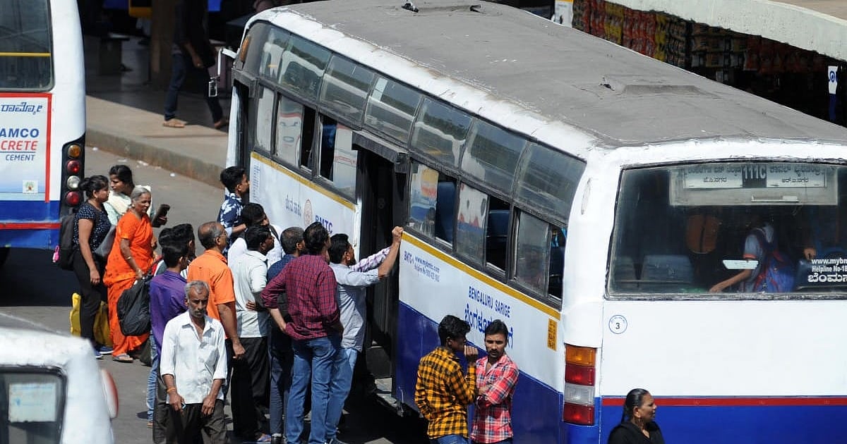 Metro feeder buses for Chitra Santhe