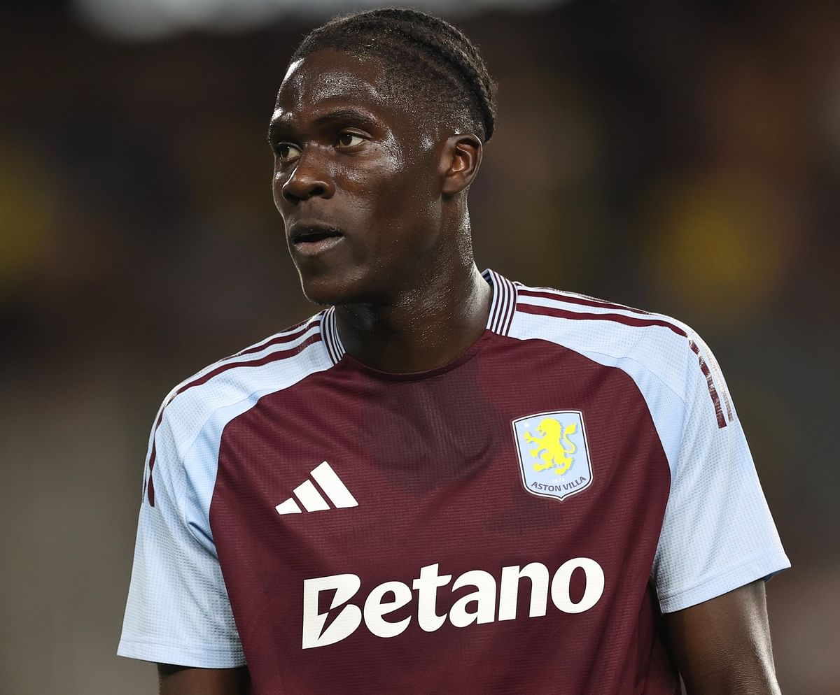 Amadou Onana playing for Aston Villa.