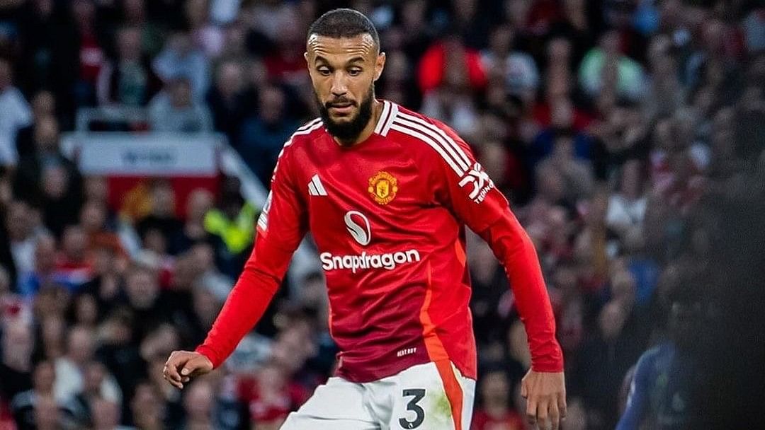 Noussair Mazraoui playing for Manchester United.