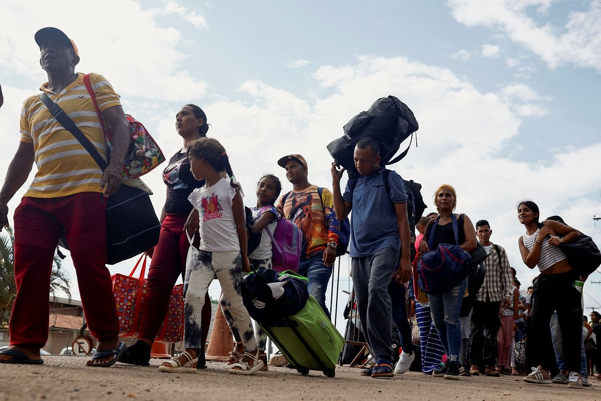 Venezuelans queue to enter a shelter after leaving Venezuela, near the border in Pacaraima, Roraima state, Brazil September 9, 2024.