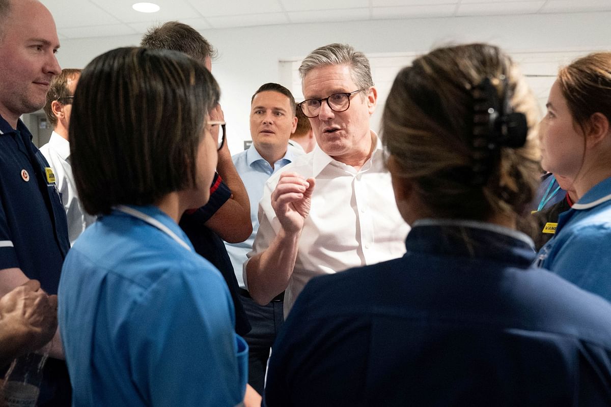 Prime Minister Sir Keir Starmer and Health Secretary, Wes Streeting during a visit to the University College London Hospital (UCLH) where they saw how Proton Beam Therapy is used and met the staff who operate it.