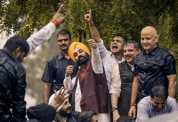 Punjab Chief Minister Bhagwant Mann and AAP leaders Manish Sisodia, Sanjay Singh, Sandeep Pathak and others celebrate as they wait for Delhi Chief Minister Arvind Kejriwal outside the Tihar Jail amid rainfall, in New Delhi, Friday, Sept. 13, 2024.