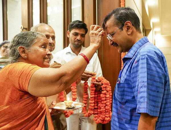 Delhi Chief Minister Arvind Kejriwal being blessed by his parents as he arrives at his residence after being released from Tihar Jail on bail, in New Delhi, Friday, Sept. 13, 2024. 