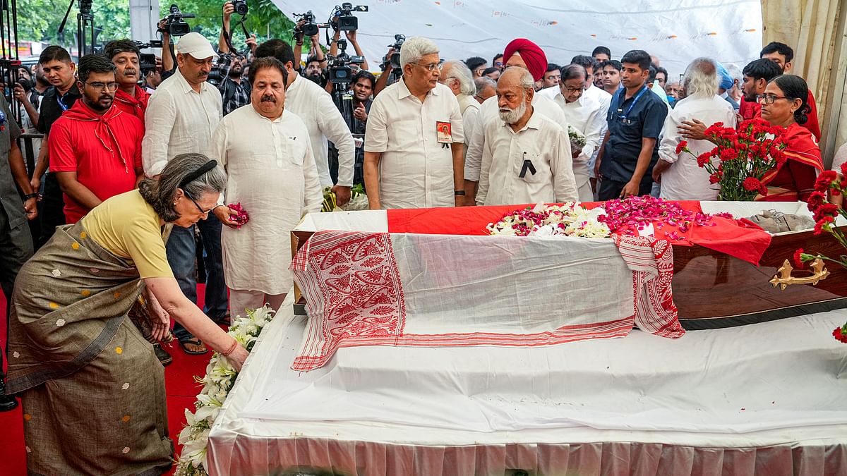 Senior Congress leader Sonia Gandhi pays her last respects to CPI(M) leader Sitaram Yechury, in New Delhi.