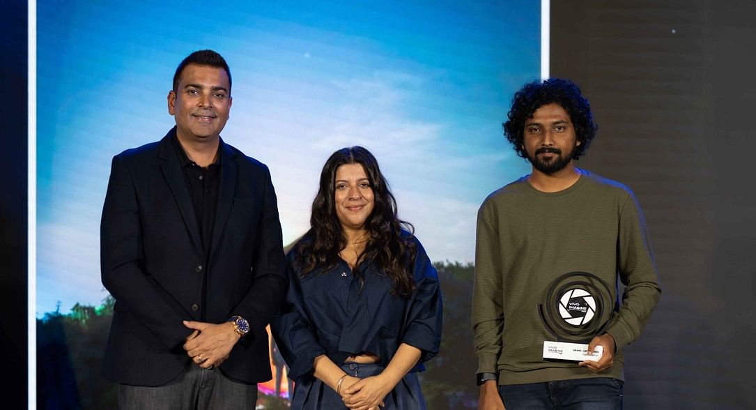 (L to R) Vivo Jury members--Karun Arora and Zoya Akhtar with the winner Kukkala Suresh.