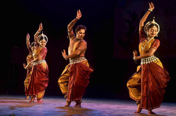  Artists perform at the 'classical dance festival', in Kolkata, Friday, Sept. 27, 2024. 