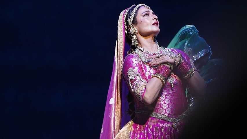 Visuals of Rekha performing at the IIFA 2024 is going viral on social media with netizens calling her a true icon.