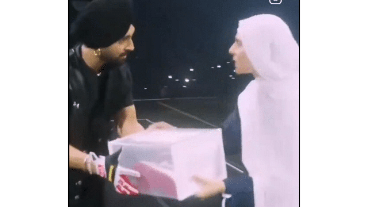 Diljit Dosanjh gifts shoes to Pakistani fan, says 'borders are made by politicians'