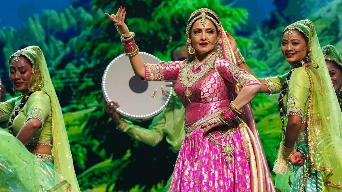 Veteran actor Rekha presented an evergreen performance at the IIFA 2024. Her twenty-minute performance will be remembered for years to come.