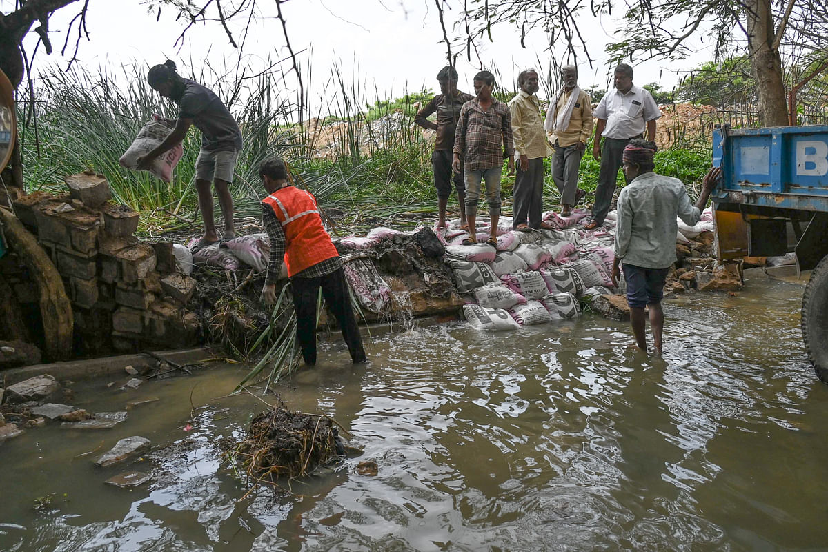 Sandbags were placed along the collapsed wall to prevent further flooding. DH PHOTO/SK DINESH 