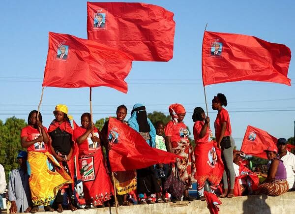 Supporters of Daniel Chapo, leader and presidential candidate of the ruling Frelimo party attend the final rally campaign ahead of the national election in Matola, Mozambique October 6, 2024.