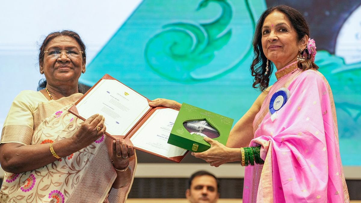 President Droupadi Murmu presents the ‘Best Actress in a Supporting Role’ award for Uunchai to actor Neena Gupta during the 70th National Film Awards, at Vigyan Bhawan, in New Delhi.