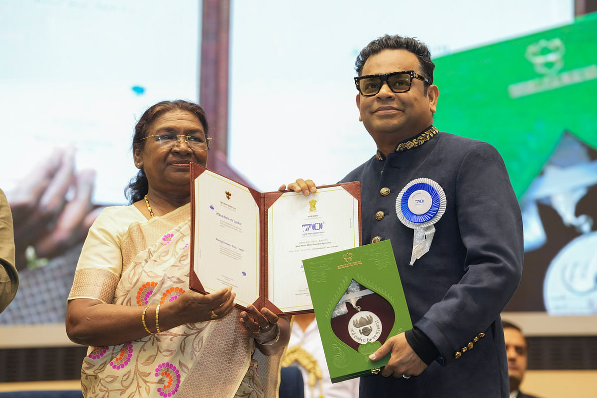 President Droupadi Murmu presents the Best Music Direction award for ‘Ponniyin Selvan-Part 1’ to AR Rahman during the 70th National Film Awards, at Vigyan Bhawan, in New Delhi.