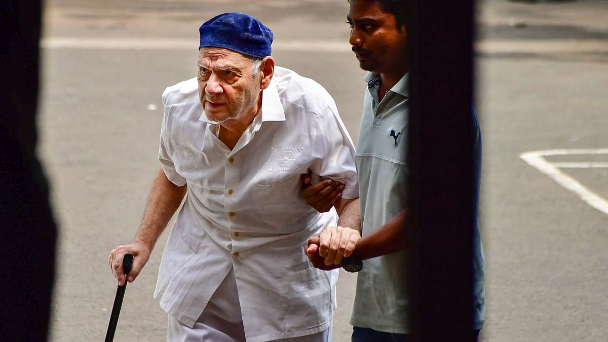 An elderly mourner arrives at the NCPA lawns in Mumbai, joining others in paying tribute to the esteemed business leader, Ratan Tata.